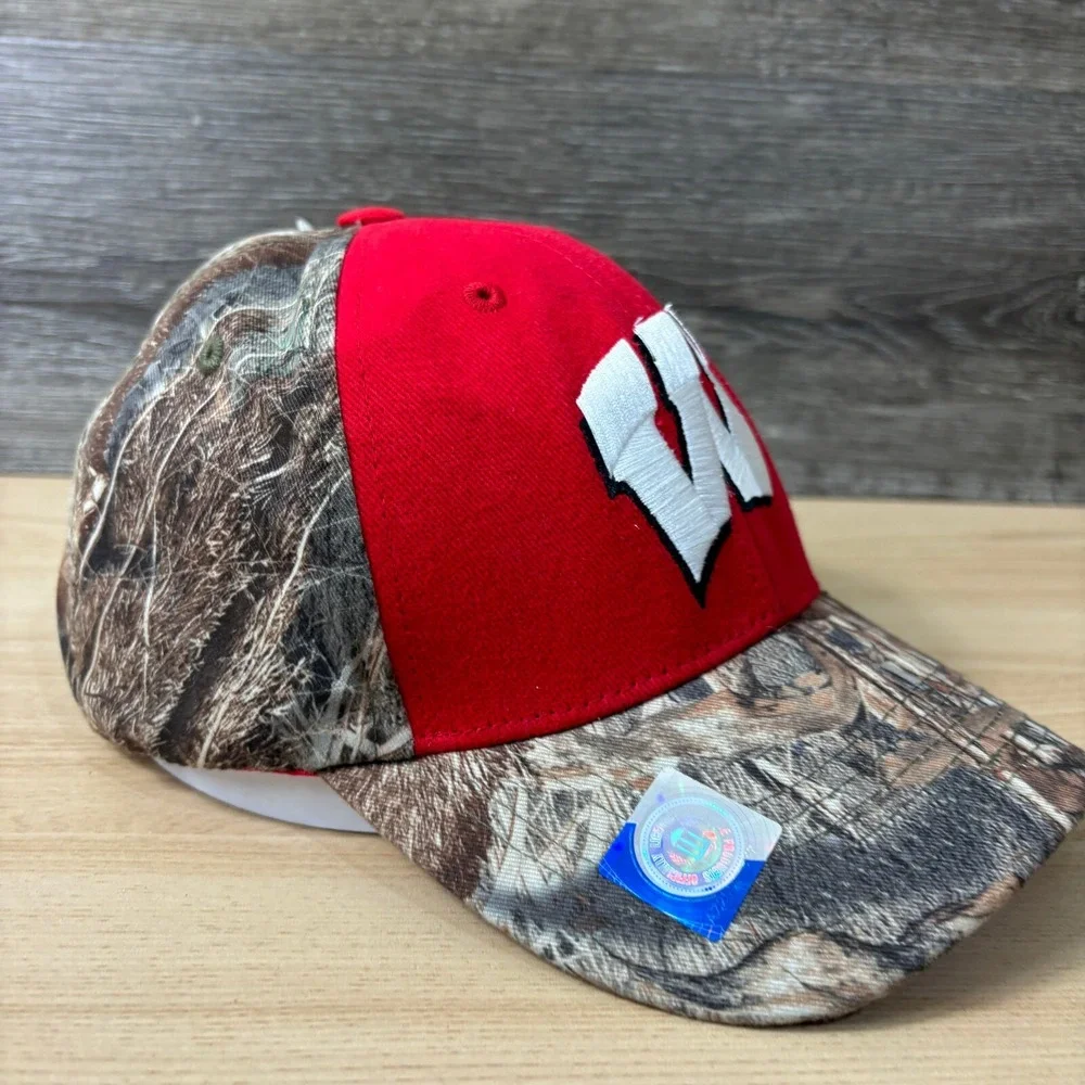 Wisconsin Badgers Hat Cap Strap‎ Back Red Camo NCAA Adjustable NWT *